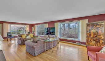 164 Middle Rd, Blue Point, NY 11715