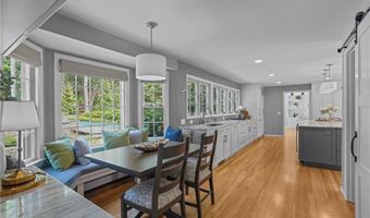 75 Walnut Dr, East Greenwich, RI 02818