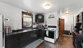 1215 NAVARINO St, Algoma, WI 54201