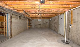 60 S Alhambra Cir, Agawam, MA 01001
