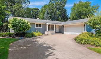 2407 S CLOVER Ln, Appleton, WI 54915