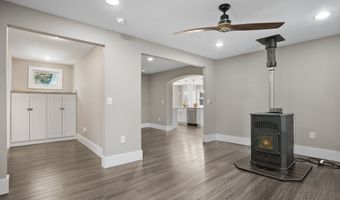 28 Alan Rd, Danbury, CT 06810