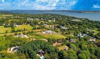 72 Summerfield Ln, Middletown, RI 02842