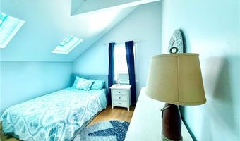 22 Dixon St, Newport, RI 02840