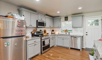 709 W Live Oak St, Alvord, TX 76225