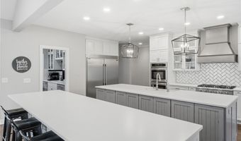 315 Glengarry Dr, Aurora, OH 44202
