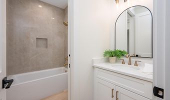 13 Woods Ln, Beaufort, SC 29907