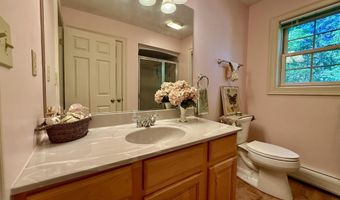 40 Lakewood Dr, Alton, NH 03810