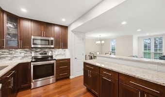 929 Claytonbrook Dr 2, Ballwin, MO 63011