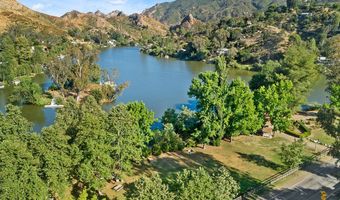 2210 Triunfo Pl, Agoura Hills, CA 91301