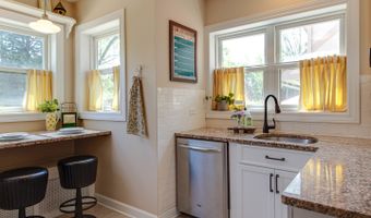 805 S Mitchell Ave, Arlington Heights, IL 60005