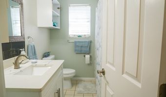 8 Apalachee St, Apalachicola, FL 32320
