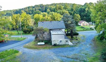 2165 STATE St, Alburtis, PA 18011