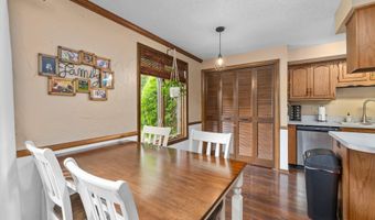 1307 Walker Ct, Auburn, IN 46706