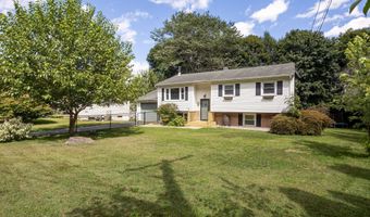 24 Hillside Cir, Brookfield, CT 06804
