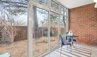 6924 FAIRFAX Dr 122, Arlington, VA 22213