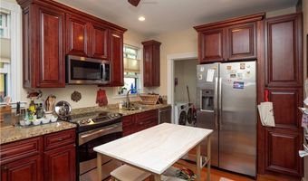 17 Lincoln St, Newport, RI 02840