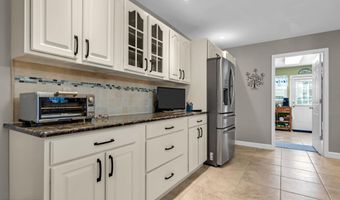 8 Eagle Dr, Bayville, NJ 08721
