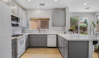 537 Lacabana Beach Dr, Las Vegas, NV 89138