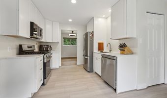 4907 CHANTICLEER Ave, Annandale, VA 22003
