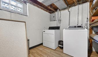 9828 Whitcomb Ln, Affton, MO 63123