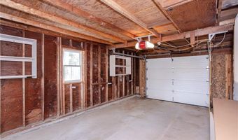 11 Granada Ter, Middletown, RI 02842