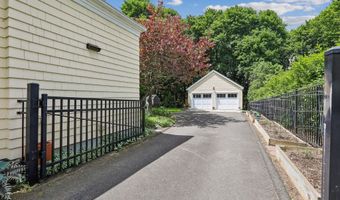 17 Ridge Rd, Danbury, CT 06810
