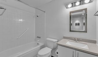 1050 Wall St 2C, Ann Arbor, MI 48105