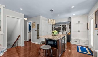 11806 E Arbor Dr, Anchorage, KY 40223