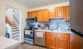 565 Clark Ave APT 17, Bristol, CT 06010