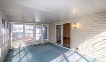 1260 Meadowview Ln, Amherst, OH 44001