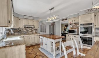 12 E Gate Dr, Alloway, NJ 07418