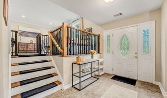 537 Roxbury Rd, Belford, NJ 07718