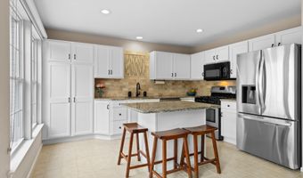 1658 PINEWIND Dr, Alburtis, PA 18011