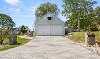 10 Hilltop Rd, East Lyme, CT 06357