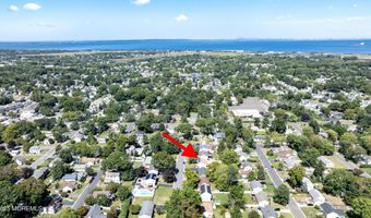 573 Sumner Ave, Belford, NJ 07718