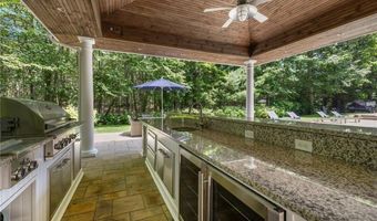 4 Brookfield Ct, East Greenwich, RI 02818