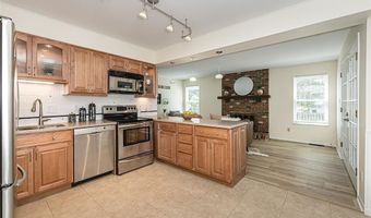 716 Reinke Rd, Ballwin, MO 63021