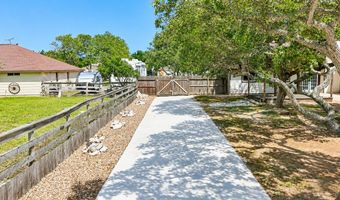 1402 S Saunders St, Aransas Pass, TX 78336