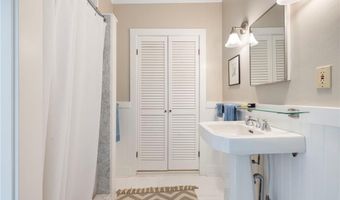 41 Walcott Ave, Jamestown, RI 02835