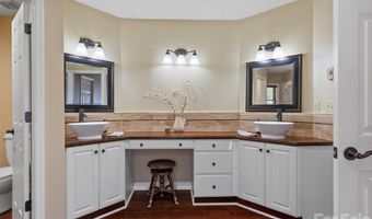126 Hillcrest Dr, Barnardsville, NC 28709