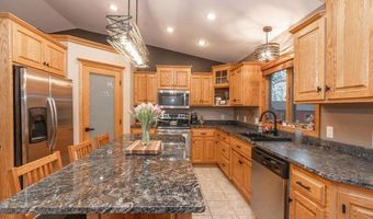 38177 Twin Oaks Dr, Avon, MN 56310