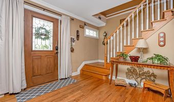 142 Cedar St, Amityville, NY 11701
