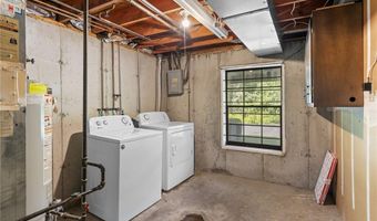 2332 Hidden Meadow Ln, Ballwin, MO 63021