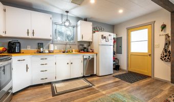 97799 Hanscam Ln, Brookings, OR 97415