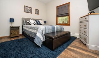 4 Debbie Dr, Altamont, NY 12009