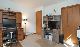 910 S Vista Dr, Algonquin, IL 60102