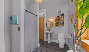 522 W 1st St, Ayden, NC 28513