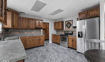 6607 Sonesta Dr, Indianapolis, IN 46217