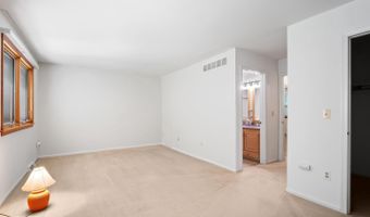 6 WHITEMARSH Ct, Dover, DE 19904